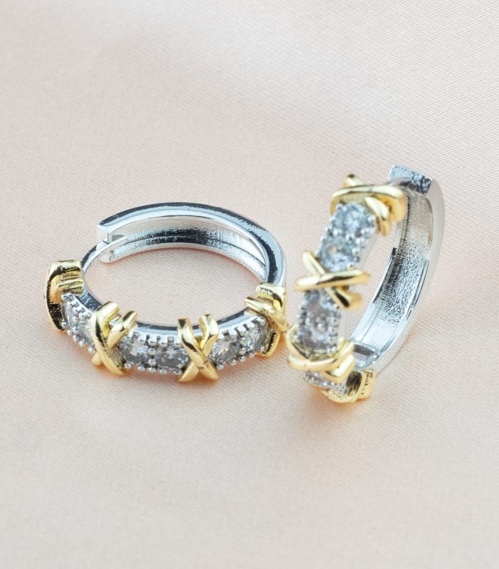 XoXo Gold Detaylı Taşlı Gümüş Renk Küpe 20mm